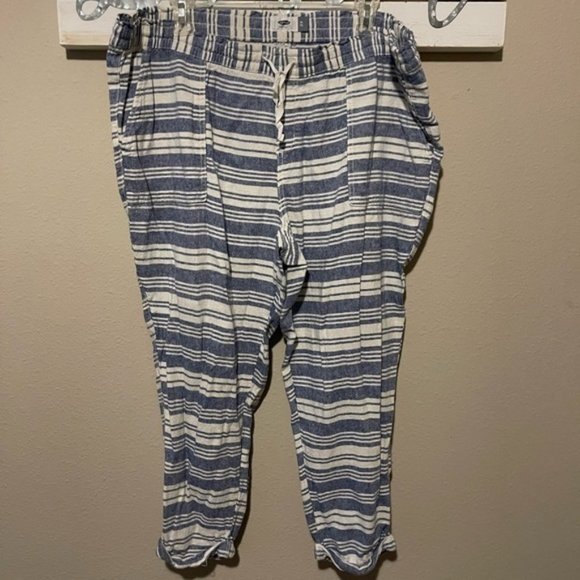 Old Navy Pants - Old Navy - linen blend blue / white stripe Capri pants